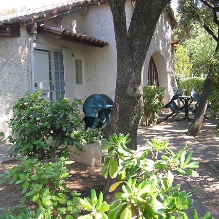 فندق Le Petit Manoir Logis Les Angles  المظهر الخارجي الصورة