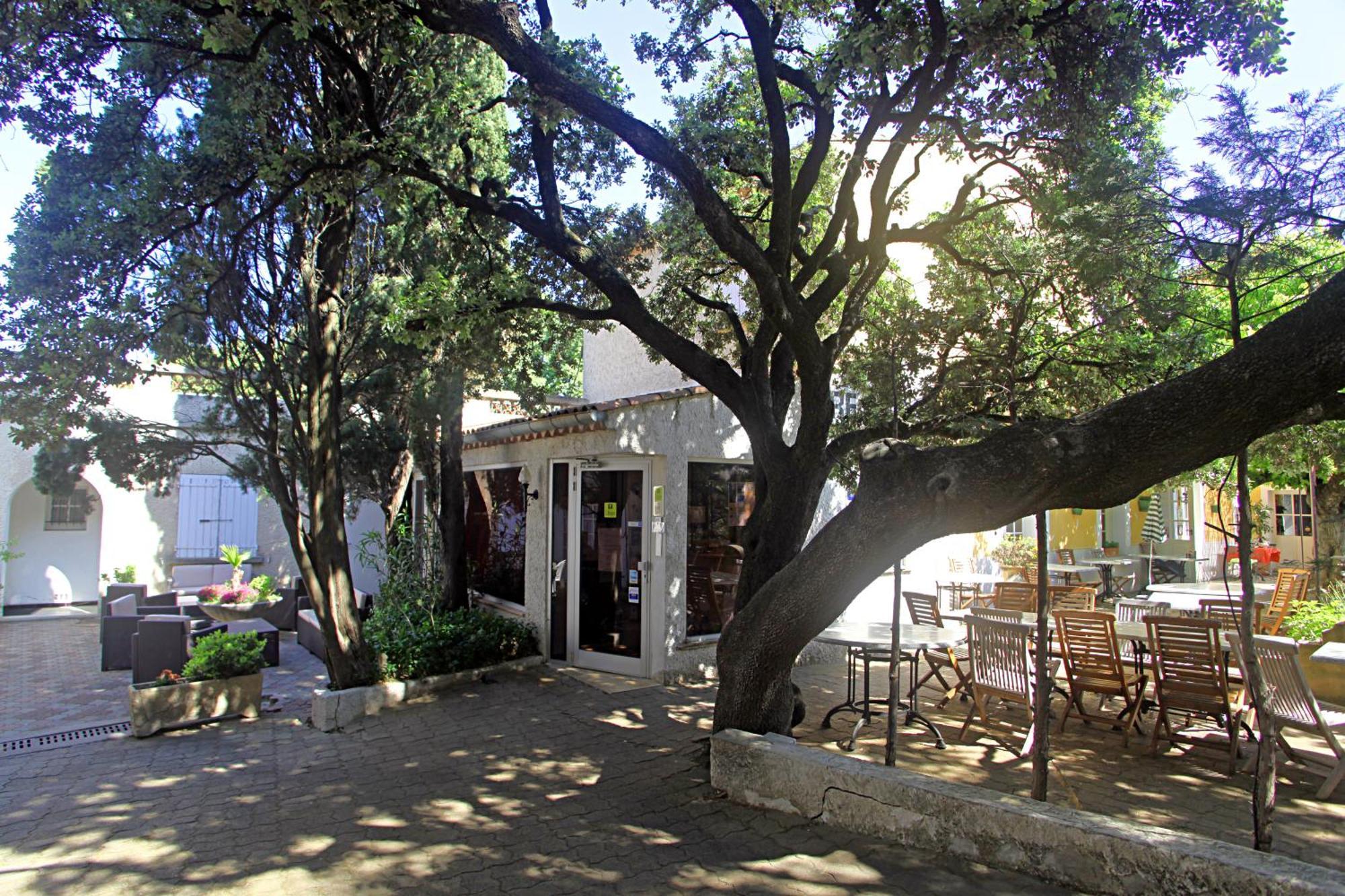 فندق Le Petit Manoir Logis Les Angles  المظهر الخارجي الصورة